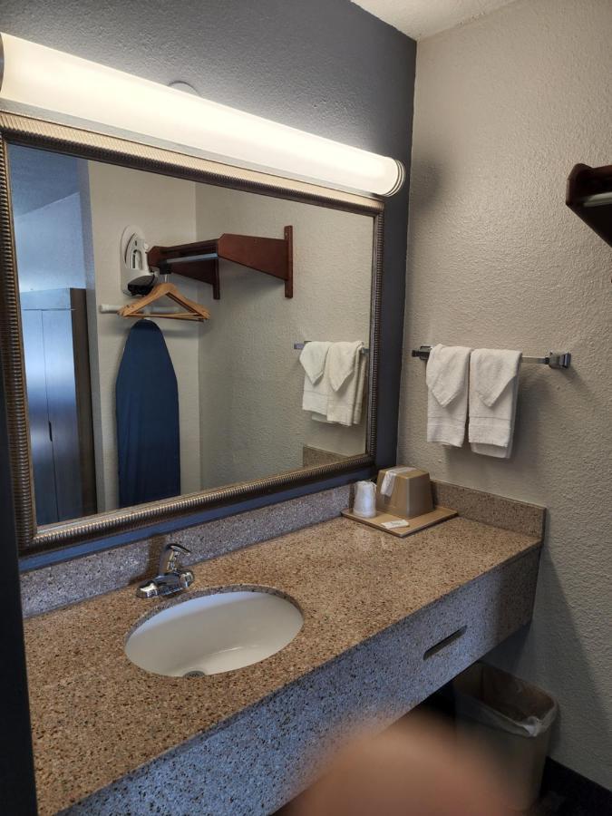 Drakes Creek Inn - Formerly The Relax Inn Hendersonville Ngoại thất bức ảnh
