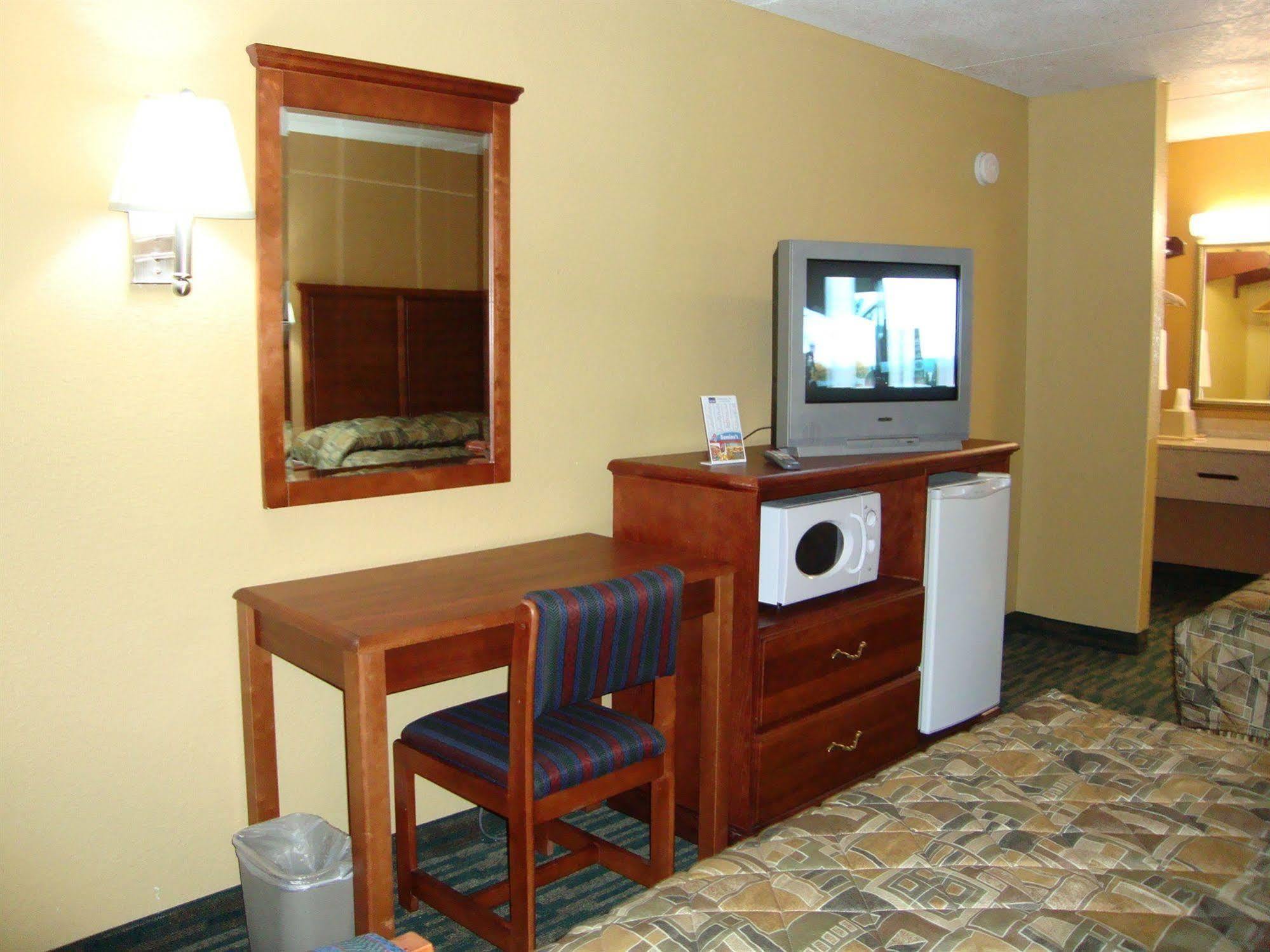 Drakes Creek Inn - Formerly The Relax Inn Hendersonville Ngoại thất bức ảnh